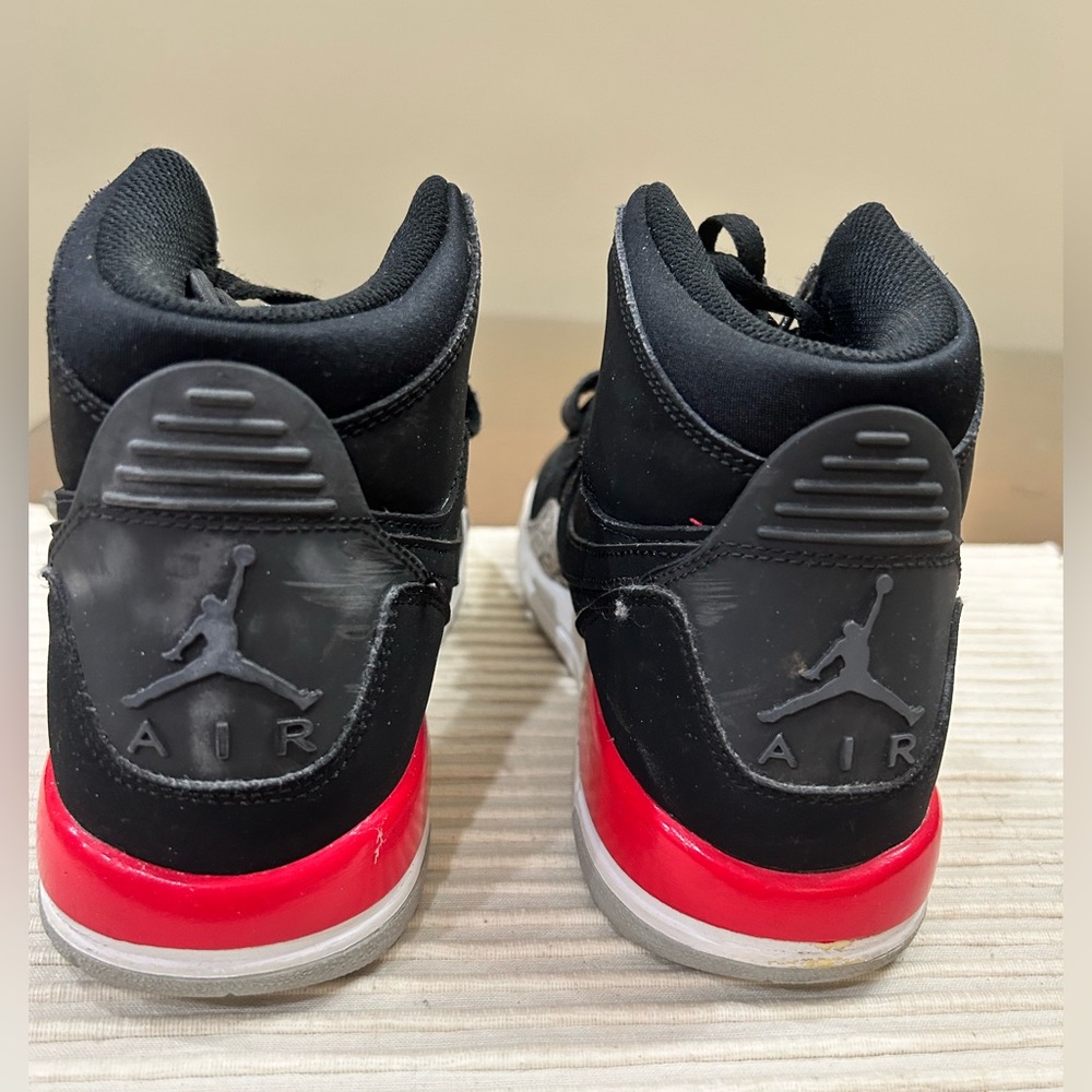 Jordan Legacy 312 ‘Black Suede’. AT4040-080
High Top Sneaker - Picture 2 of 11